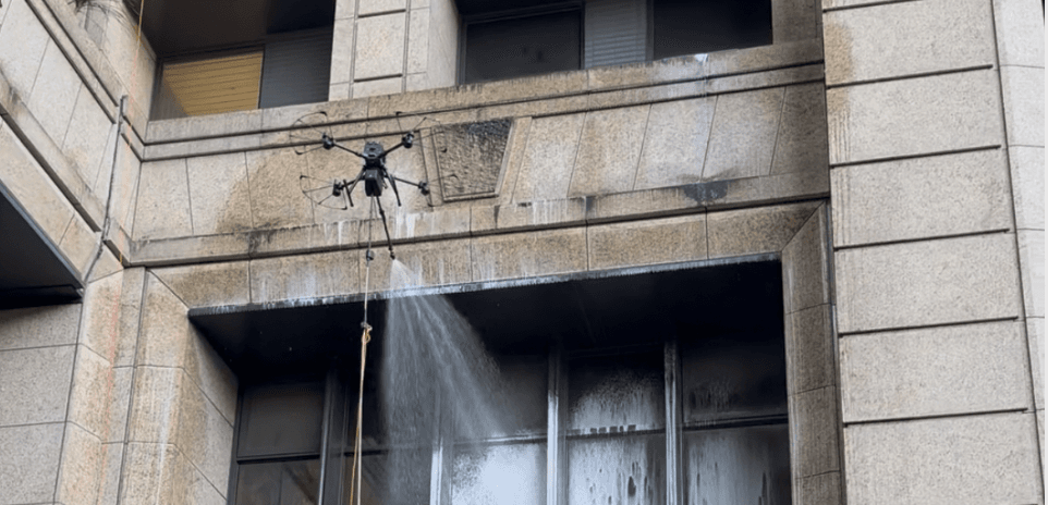 新莊大型社區外牆清潔 - 大樓外牆清洗清潔前 - General Drone Service