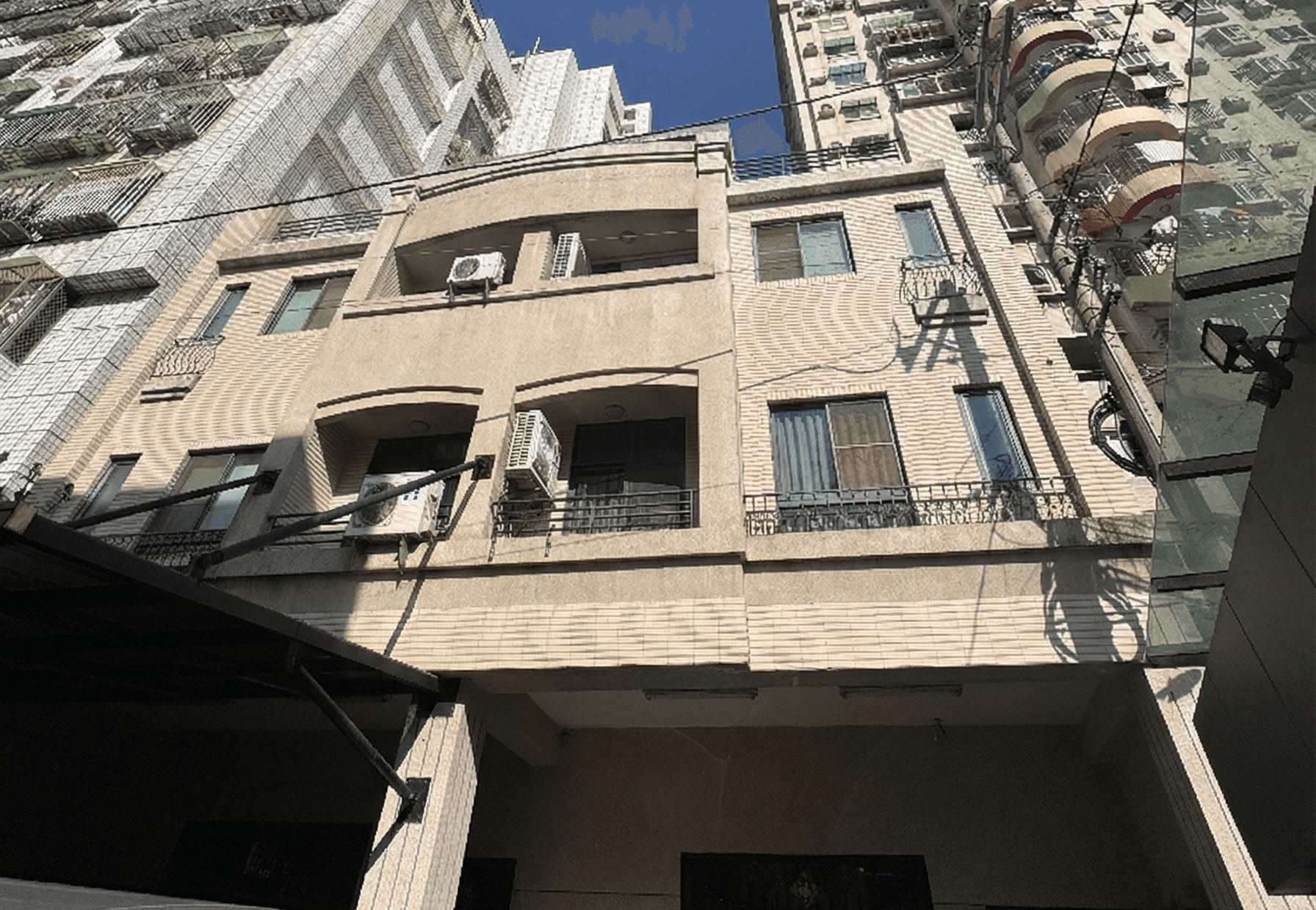 台中獨棟透天厝外牆清潔專案 - 大樓外牆清洗清潔後 - General Drone Service