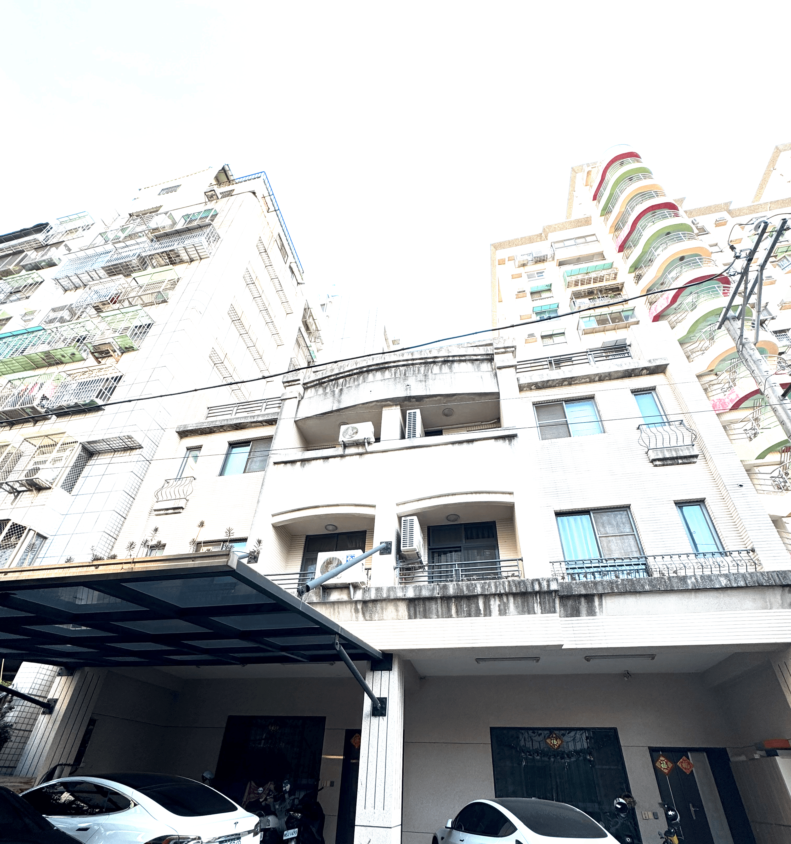 台中獨棟透天厝外牆清潔專案 - 大樓外牆清洗清潔前 - General Drone Service