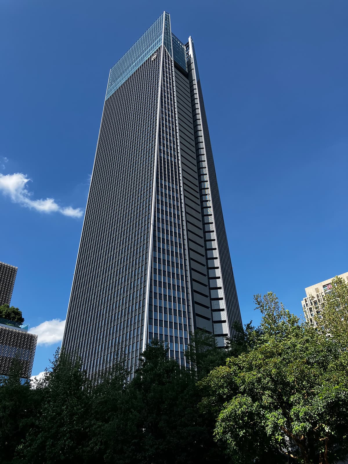 無人機洗大樓服務 - 專業商業大樓外牆清洗