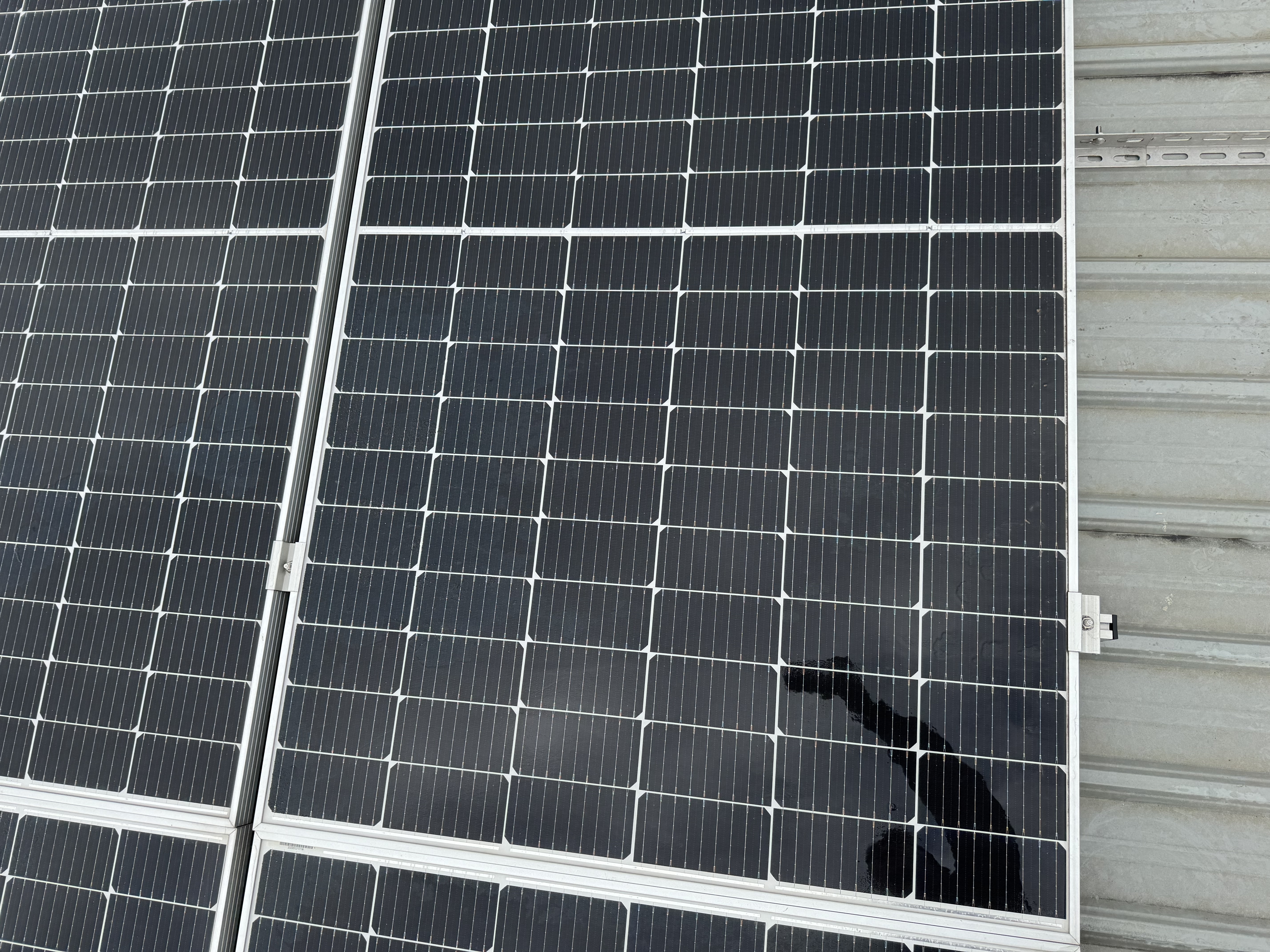 長期維運合約 - 無人機太陽能板清潔服務